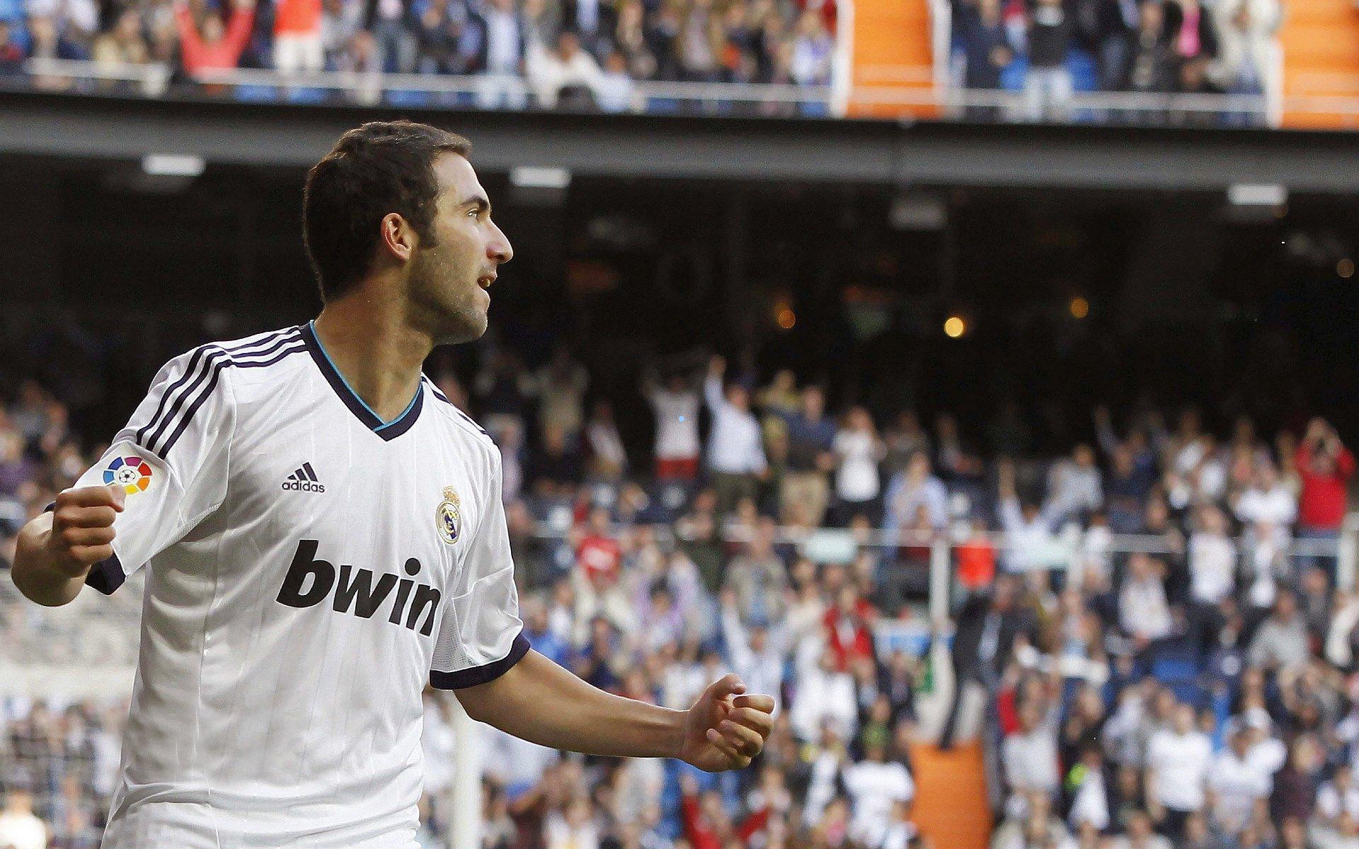 凯尔特人主场强势取胜，西蒙斯27分引领团队攻势；武切维奇全能表现难阻公牛败局